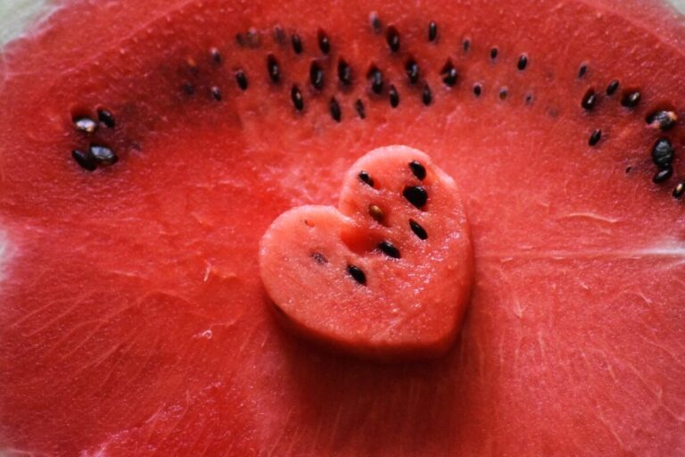 eat watermelon seeds